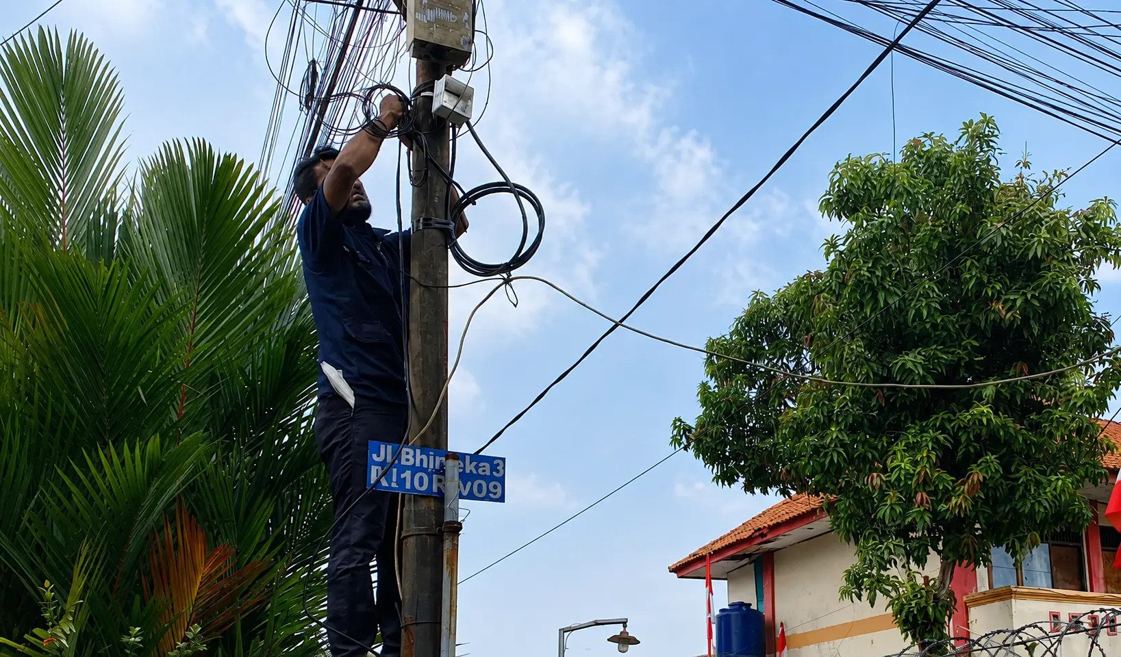 Dokumentasi pemasangan CCTV Depok — proses instalasi, foto 11